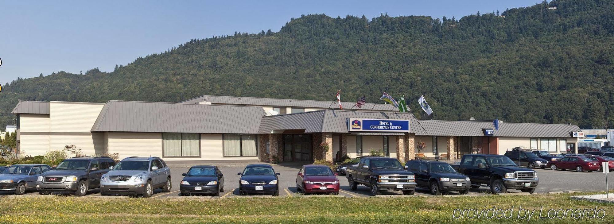 Surestay Hotel By Best Western Чилиуак Екстериор снимка