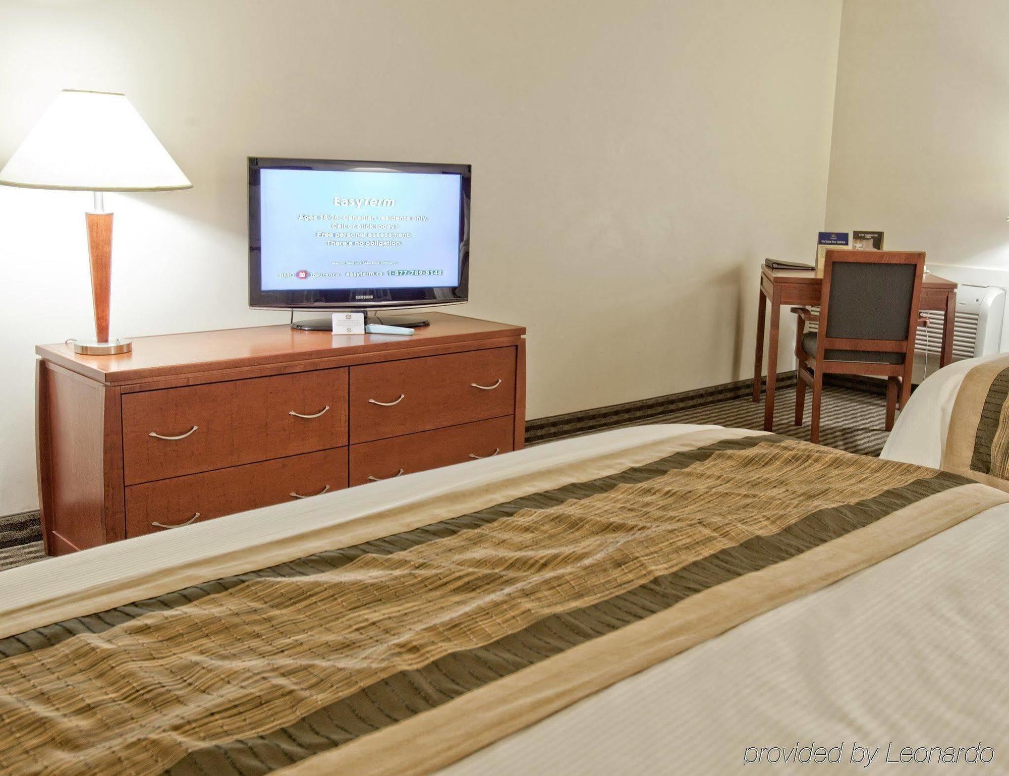 Surestay Hotel By Best Western Чилиуак Екстериор снимка
