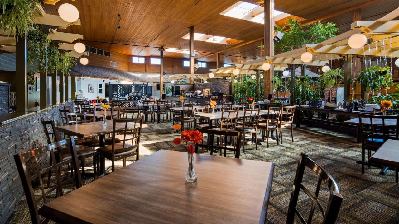 Surestay Hotel By Best Western Чилиуак Екстериор снимка