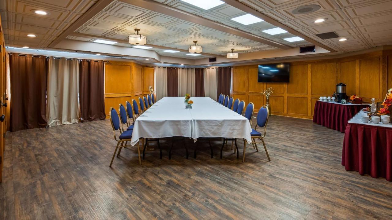 Surestay Hotel By Best Western Чилиуак Екстериор снимка