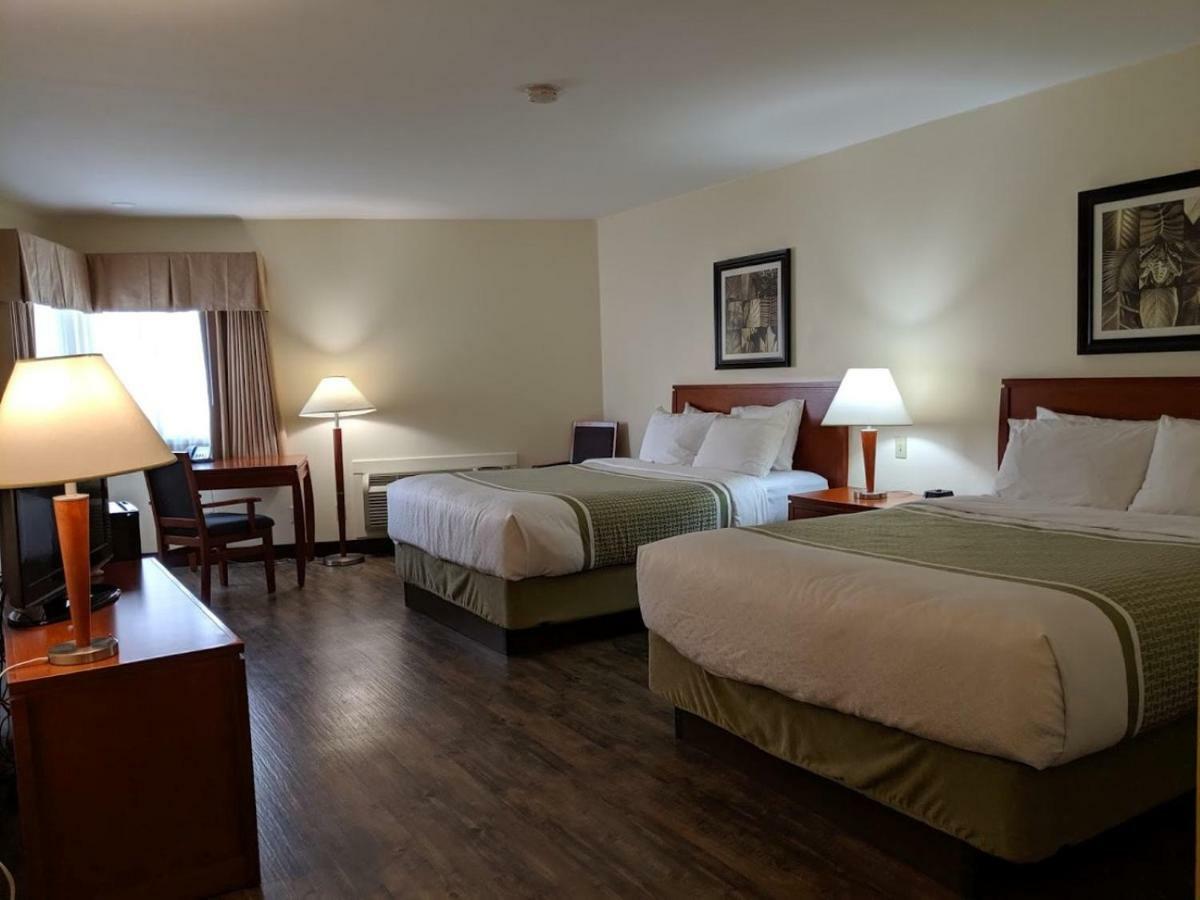 Surestay Hotel By Best Western Чилиуак Екстериор снимка