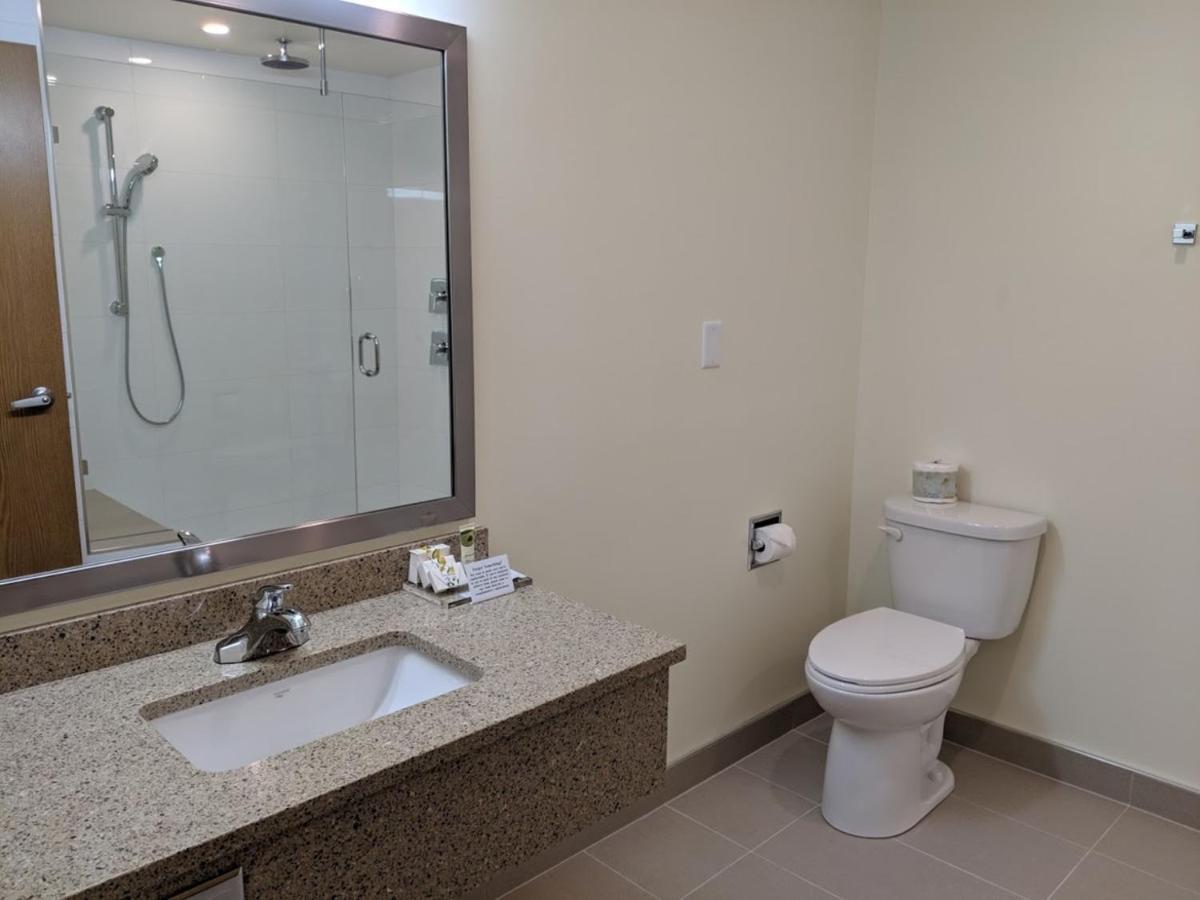 Surestay Hotel By Best Western Чилиуак Екстериор снимка